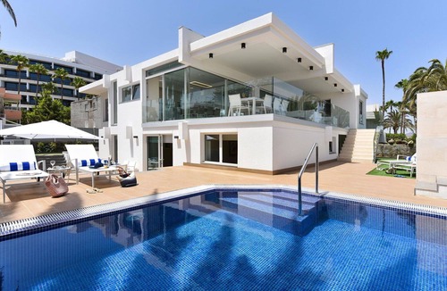 Meloneras House | Beautiful private villa for 8 guests with private pool, WIFI, A/C, TV and patio