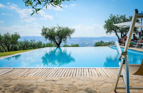 Collazzone Villa | Beautiful private villa for 10 people with WIFI, private pool, hot tub, A/C, TV, terrace and par.