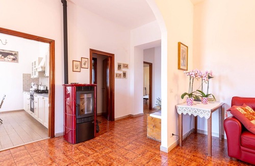 Pitigliano House | Beautiful private villa for 5 people with WIFI, A/C, TV and patio