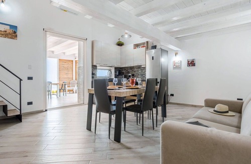 Pergole Villa | Beautiful private villa for 6 guests with WIFI, A/C, TV, terrace, pets allowed and panoramic view