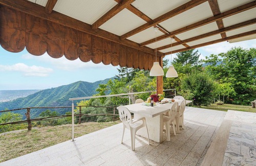 Seravezza House | Beautiful private villa for 6 people with WIFI, A/C, TV and patio