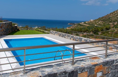 Vlichada Villa | Beautiful private villa for 6 people with WIFI, private pool, A/C, TV, terrace and parking