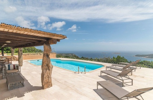 Porto Cervo Villa | Beautiful private villa for 9 people with A/C, WIFI, private pool, TV and patio