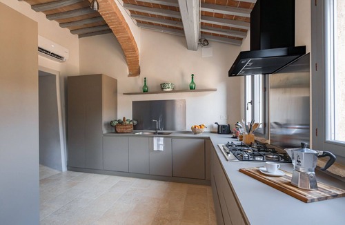 Buonconvento Villa | Beautiful private villa with private pool, WIFI, A/C, TV, patio, panoramic view, close to Montalcino