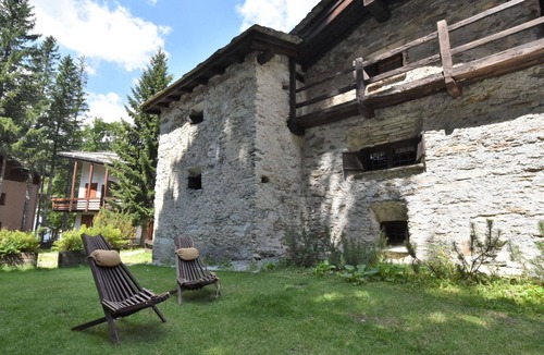 Valtellina House | Beautiful private villa for 8 people with hot tub, WIFI, TV, terrace and pets allowed