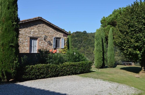 Compignano Villa | Beautiful private villa for 4 people with pool, WIFI, TV, patio and panoramic view, close to Lucca