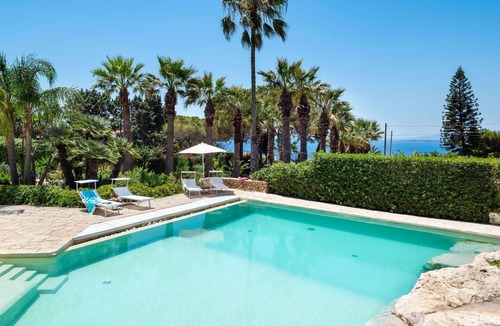 Plemmirio Villa | Beautiful private villa for 10 guests with private pool, A/C, WIFI, TV and terrace