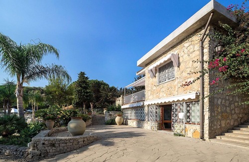 Plemmirio Villa | Beautiful private villa for 10 guests with private pool, A/C, WIFI, TV and terrace