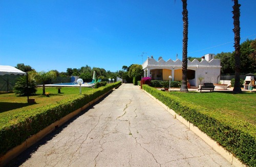 Syracuse Villa | Beautiful private villa for 5 people with WIFI, private pool, TV, patio and pets allowed