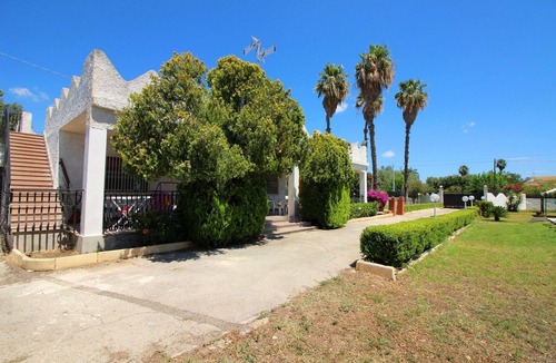Syracuse Villa | Beautiful private villa for 5 people with WIFI, private pool, TV, patio and pets allowed