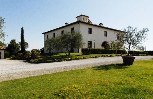 Le Piazze Villa | Beautiful private villa with sauna, private pool, hot tub, WIFI, A/C, TV, patio, close to Cortona