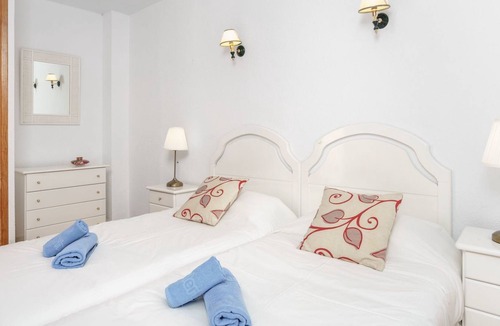 Nueva Andalucia Villa | Beautiful private villa for 8 people with WIFI, private pool, A/C, TV, patio and parking