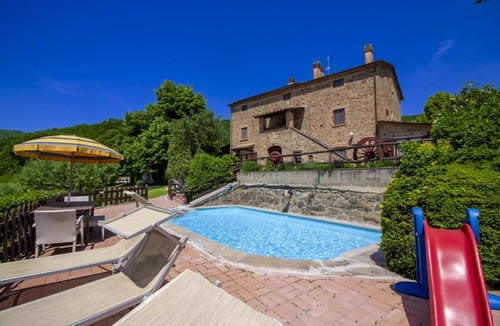 Bivio Lugnano Villa | Beautiful private villa for 18 people with WIFI, private pool, TV, veranda and pets allowed