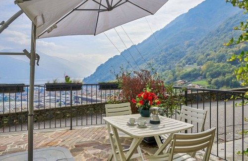Dongo Villa | Beautiful private villa for 6 people with WIFI, A/C, private pool, TV and terrace