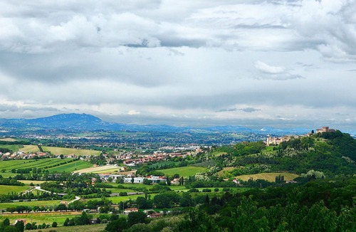 Granarola Villa | Beautiful private villa for 10 guests with WIFI, hot tub, private pool, A/C, TV, terrace and par...