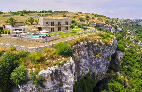 Cannizzara Villa | Beautiful private villa for 16 people with WIFI, hot tub, A/C, private pool, TV and patio
