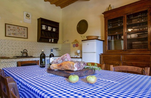 Palaia Villa | Beautiful private villa for 9 people with private pool, WIFI, TV, patio and pets allowed