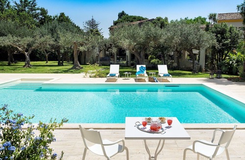 Salemi Villa | Beautiful private villa for 10 people with WIFI, private pool, A/C, TV and patio