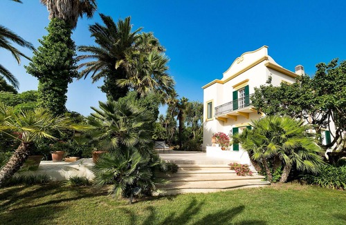 Salemi Villa | Beautiful private villa for 10 people with WIFI, private pool, A/C, TV and patio