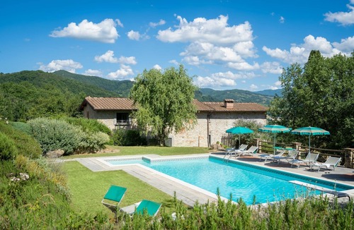 Vicchio Villa | Beautiful private villa with private pool, WIFI, TV, patio, pets allowed and panoramic view