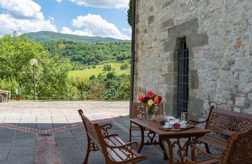 Vicchio Villa | Beautiful private villa with private pool, WIFI, TV, patio, pets allowed and panoramic view