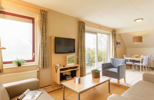 Emmen House | Beautiful private villa for 6 people with WIFI, pool, TV, terrace and parking