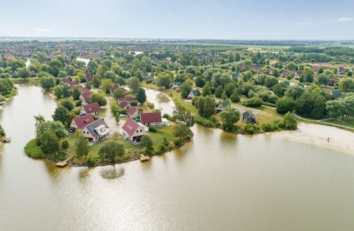 Emmen House | Beautiful private villa for 6 people with WIFI, pool, TV, terrace and parking