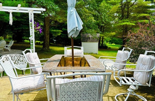 Scotrun House | Beautiful property with hot spa and private swimming pool. Has king bed & more.