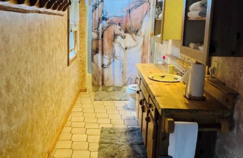 Wolf Creek Cabin | Beautiful, Quaint, and Cozy room.