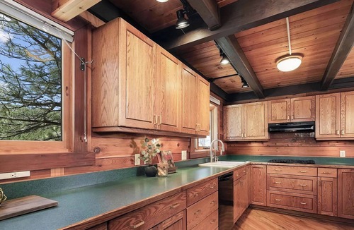 Boulder House | Beautiful Red Cedar Mountain Home 10 min from Downtown Boulder on 2 acres