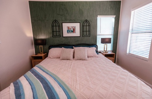 Lincoln Terrace Condo | Beautiful remodeled historical home in safe neighborhood downtown.