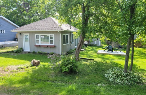 Delavan Lake House | Beautiful remodeled house a short walk to lake with shared pier.