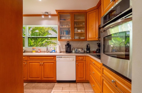 Clearwater House | Beautiful Remodeled House - Outdoor Pool & screened Florida Room