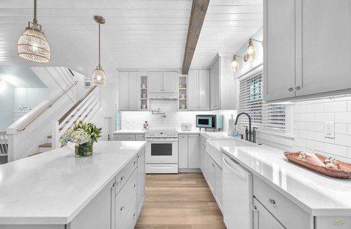 Seaside House | Beautiful Renovated Beach Home with Easy Beach Access and a Bonus Cottage