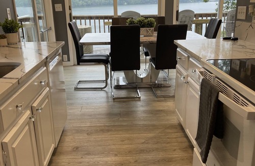 Danbury House | Beautiful Renovated Direct Waterfront Candlewood Lake Home~Views~Weekly Discount