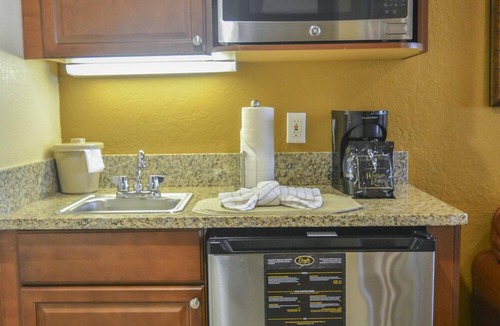 Florida Central Atlantic Coast Resort | BEAUTIFUL RESORT STUDIO WITH JACUZZI NEAR ALL ATTRACTIONS