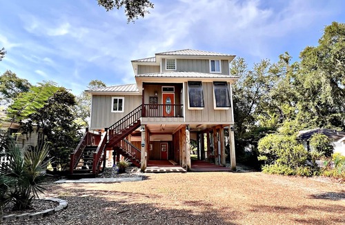 Gulf Shores House | Beautiful River Front - Don't miss this! Come on down y'all!🐠🌴