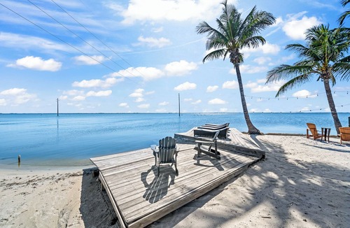 Orlando Beach House | Beautiful Riverfront Resort W/Steps from Private Beach Access & Perfect Setting for Events