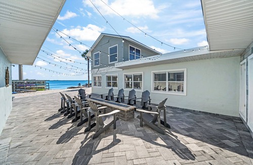 Orlando Beach House | Beautiful Riverfront Resort W/Steps from Private Beach Access & Perfect Setting for Events