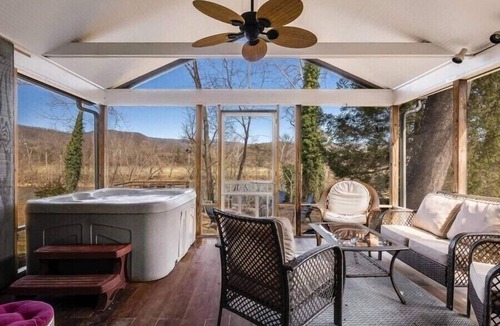 Shenandoah House | Beautiful Riverfront Retreats | Sleeps 24 w/Hot Tubs, Firepits & Scenic Views