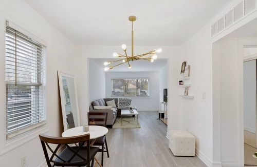 Birmingham House | Beautiful romantic 2 bedroom house in the city close to restaurants and bars by RedAwning