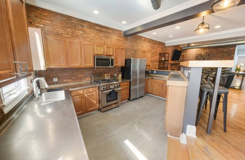 South Side Slopes House | Beautiful Rooftop Tranquility! 2 Car Garage! Sleeps +12!