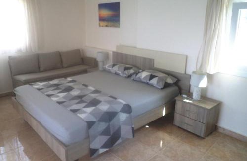 Kokkari Apartment | Beautiful rooftop with a hot tub