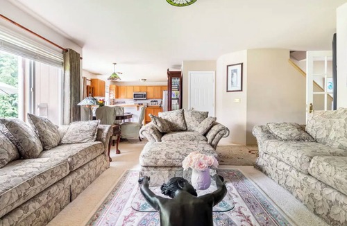Holly House | BEAUTIFUL ROOM FOREST VIEW