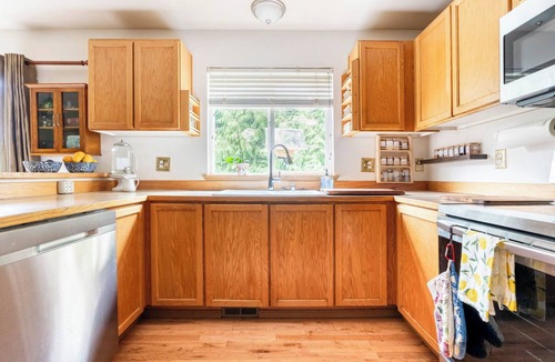 Holly House | BEAUTIFUL ROOM FOREST VIEW