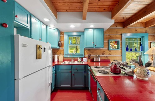 Marshall Cabin | Beautiful Rustic Cabin Surrounded by Nature with Incredible Views and a Wrap-Around Deck for an Amazing Glamping Experience in Marshall, NC