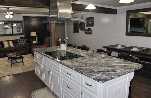 Murfreesboro House | Beautiful Rustic Murfreesboro Home just minutes from I24, MTSU and more