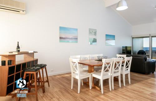 Encounter Bay House | Beautiful Sea Front 3BR with Great Views