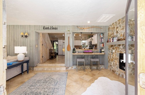 Dunnellon House | Beautiful secluded setting on the Rainbow River surrounded by state forest