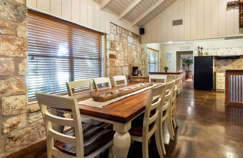 New Braunfels House | BEAUTIFUL SECLUDED OASIS MINUTES FROM HISTORIC GRUENE!